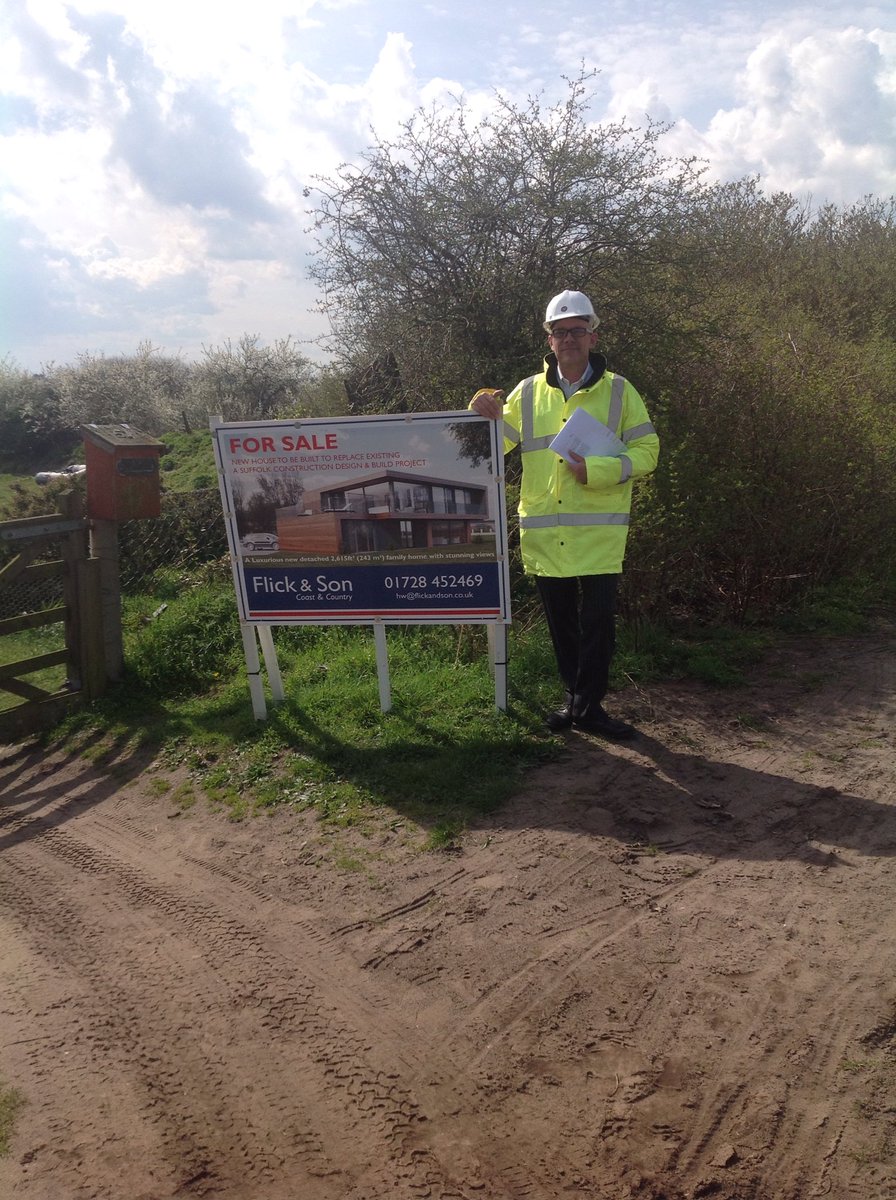 suffolkconstruc's tweet photo. Simon the MD with our companies latest #contemporary house #design in #aldeburgh#Suffolk https://t.co/f3PeaFNbUX