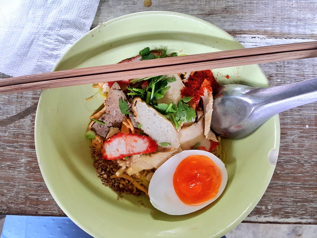 nit_den's tweet image. ก๋วยเตี๋ยว​ไข่​ ราชบุรี​ เส้นเจ๋ง ชามเล็กต้องเบิ้ล ถ้าใช้มะนาวจะเด็ดกว่านี้​ #อร่อยนะรู้ยัง #อร่อยไปแดก @aroii