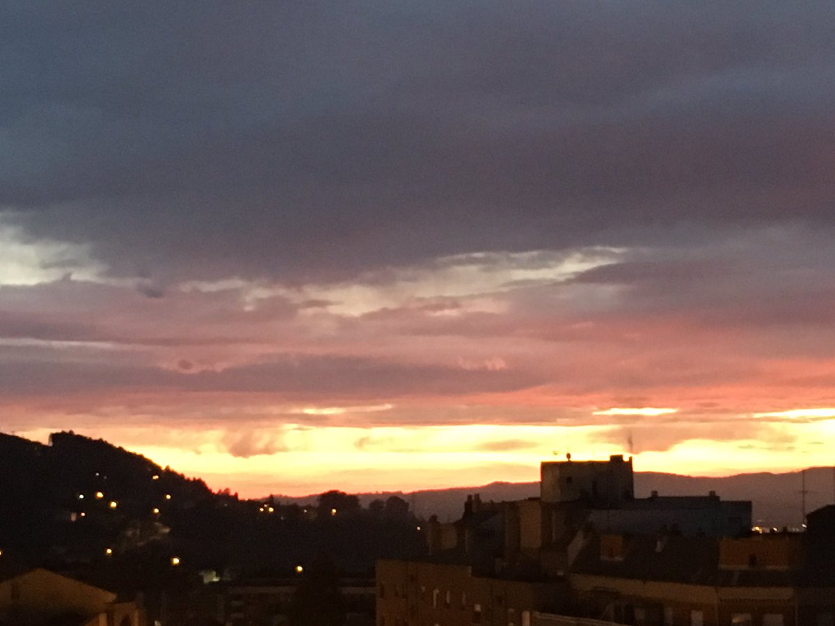 caciclar's tweet photo. @eltiempotpa así amanece hoy en Oviedo https://t.co/2C4eHr1khI
