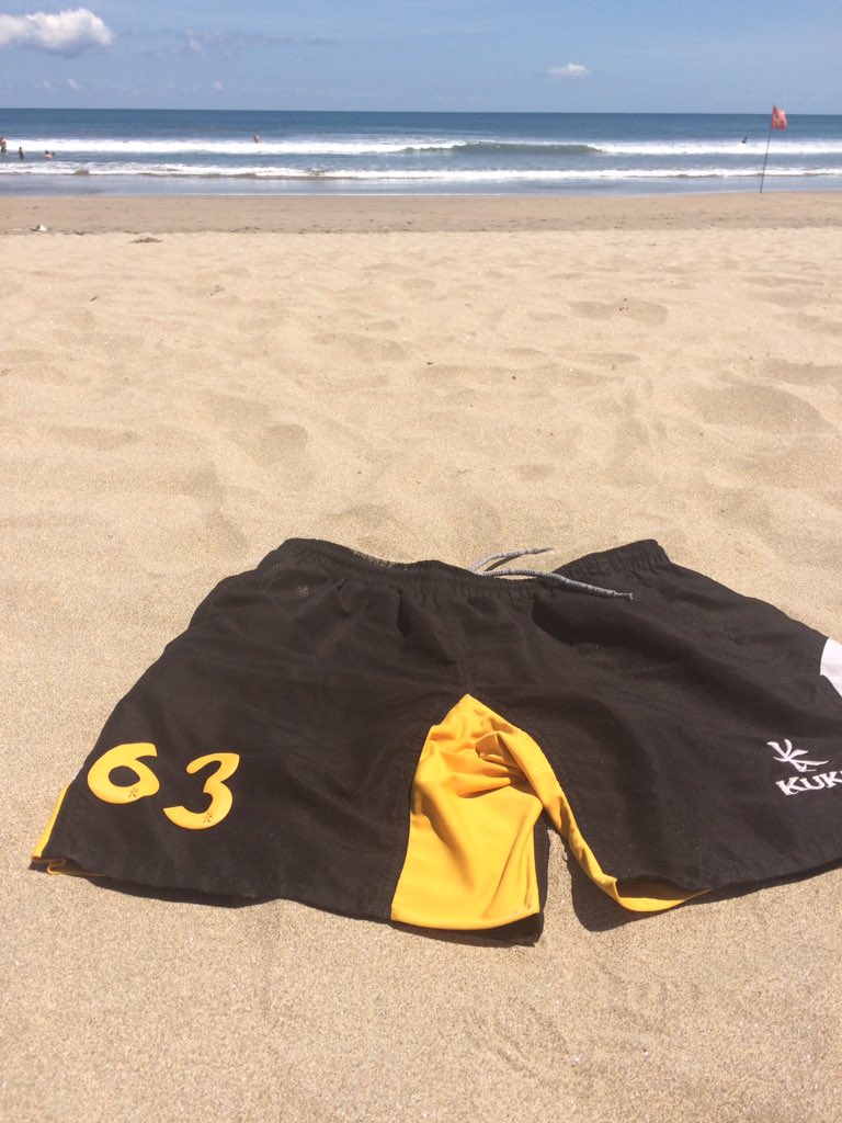 AlexClem93's tweet photo. Best Bali wishes to the black &amp; gold boys &amp; gals of @ShefUniHockey on Varsity day!  #SUvarsity #PolyBashing #GB63 https://t.co/4YpmuzHdGS