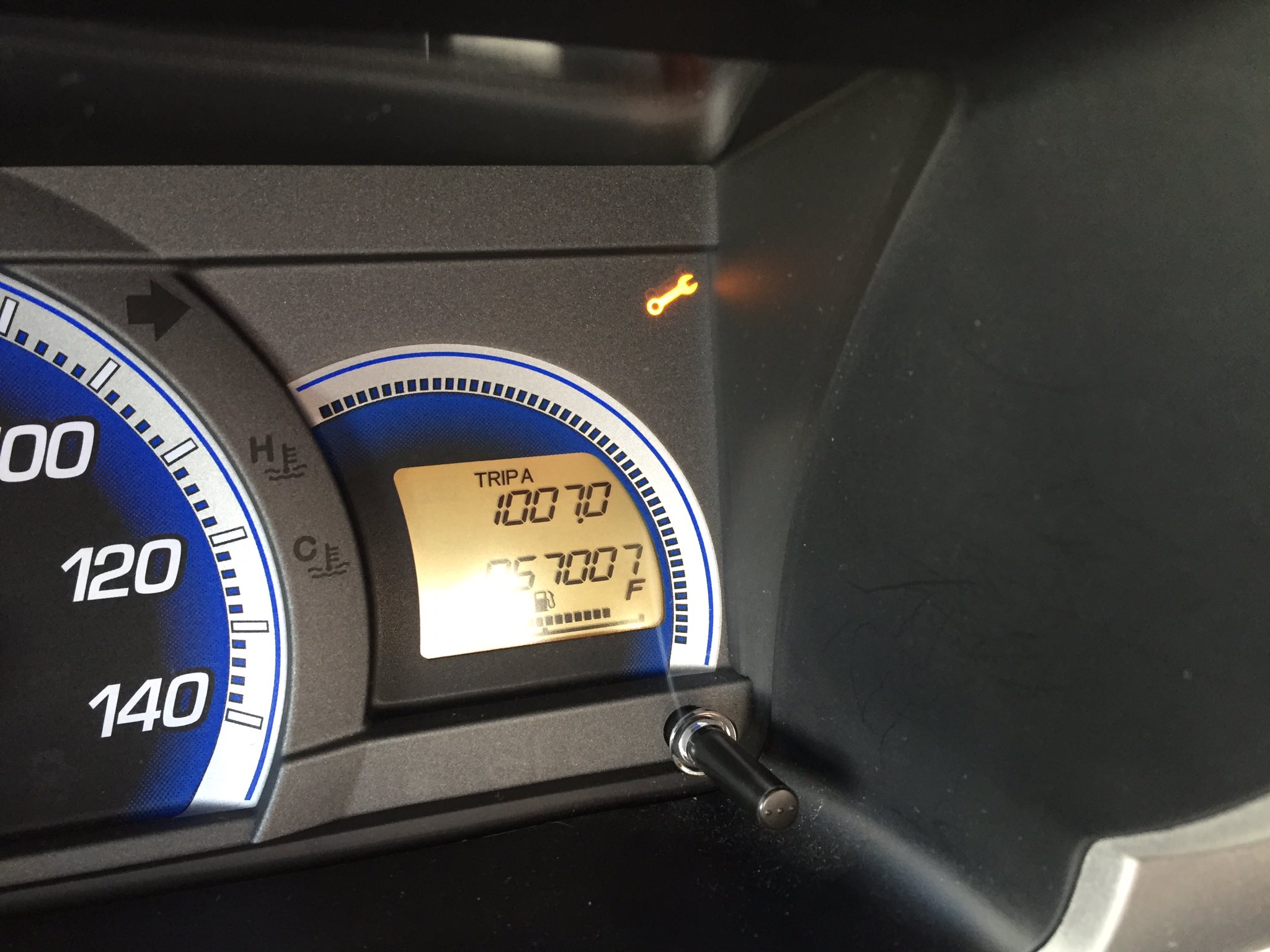 Tax守山 マイカー近江 乗り物と楽しむくるま屋さん ホンダ ゼスト メーターにスパナのランプが点灯 エンジンオイルの交換時期のをお知らせする表示です 点滅が始まれば エンジンオイルの交換をオススメします T Co 3hansc7do6 Twitter