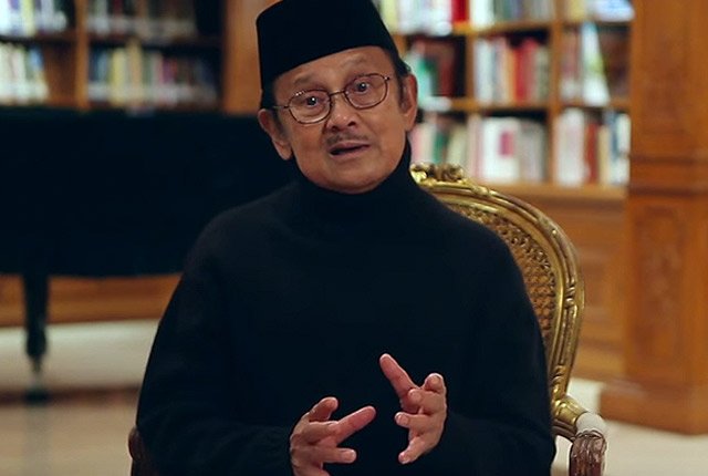 BJ HABIBIE: GENERASI MUDA HARUS PUNYA RASA INGIN TAHU YANG BESAR DAN PANDAI MEMANFAATKAN WAK fimela.com/shoutout/video…