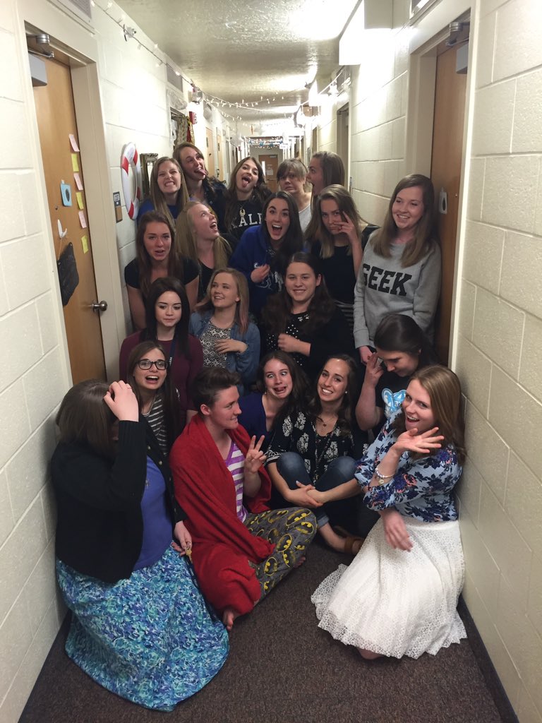 nerualyenard's tweet photo. Wow. My last night in my freshman dorm and it's just hitting me now how much I'll miss my 3200 girls. https://t.co/GY29PMI9X3