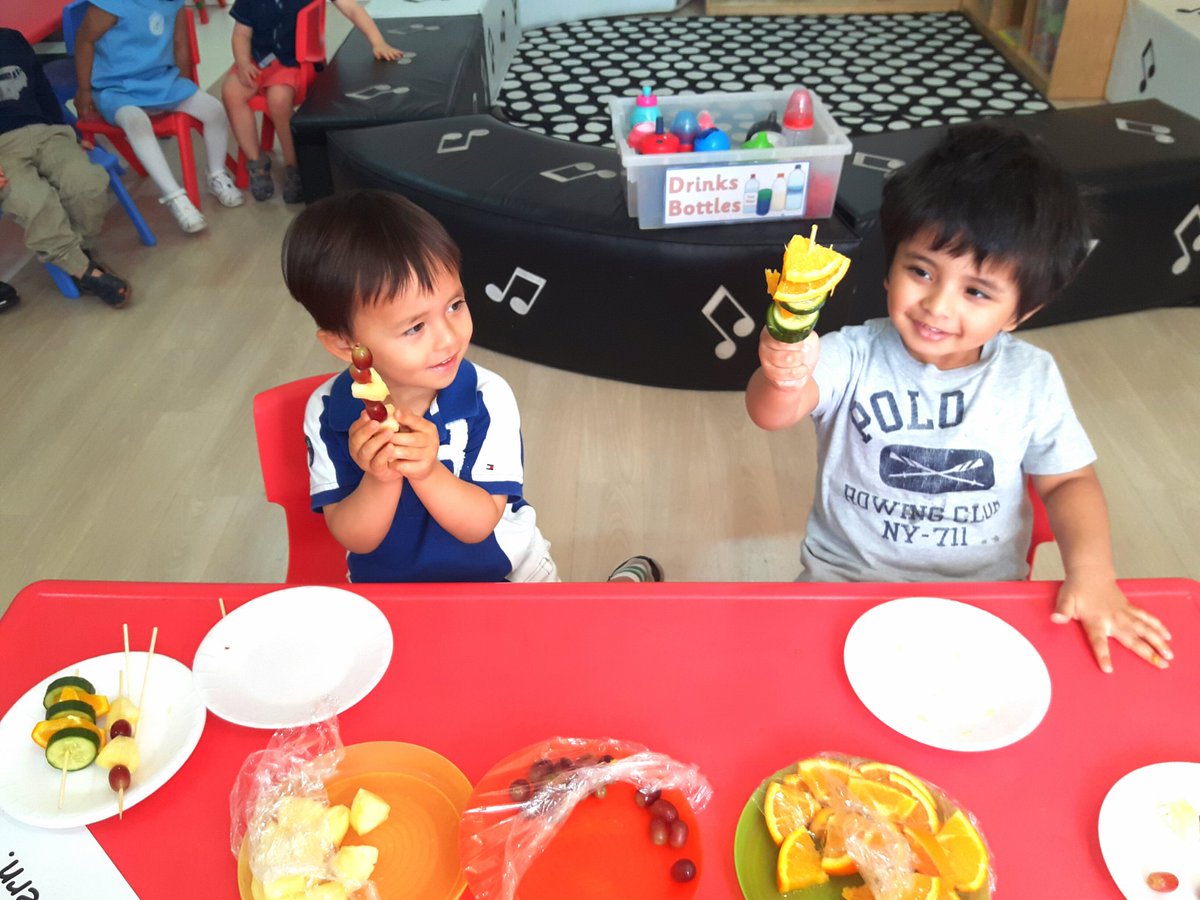 KidsAcademy_UAE's tweet image. We made fruit kebabs today @bateen #fruitpattern #topic #patternfun #mathamaticalskills @KidsAcademyUAE