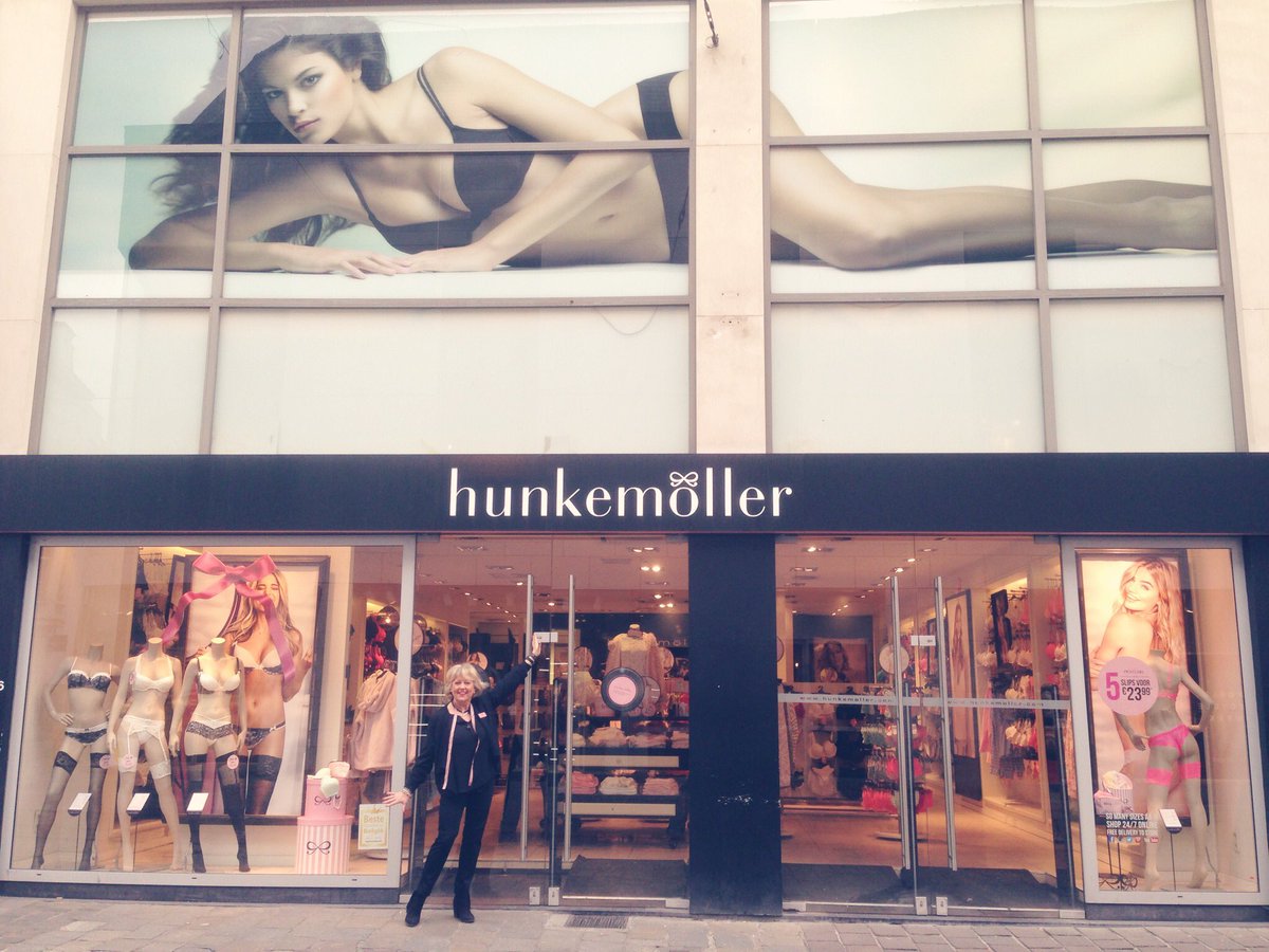 After 11yrs,last day @ old store Ghent Veldstraat! 23/4 opening flagship <a href="/DensDominique/">Dominique Dens</a> <a href="/lobke_landuyt/">lobke landuyt</a> @Dimitri_HKM