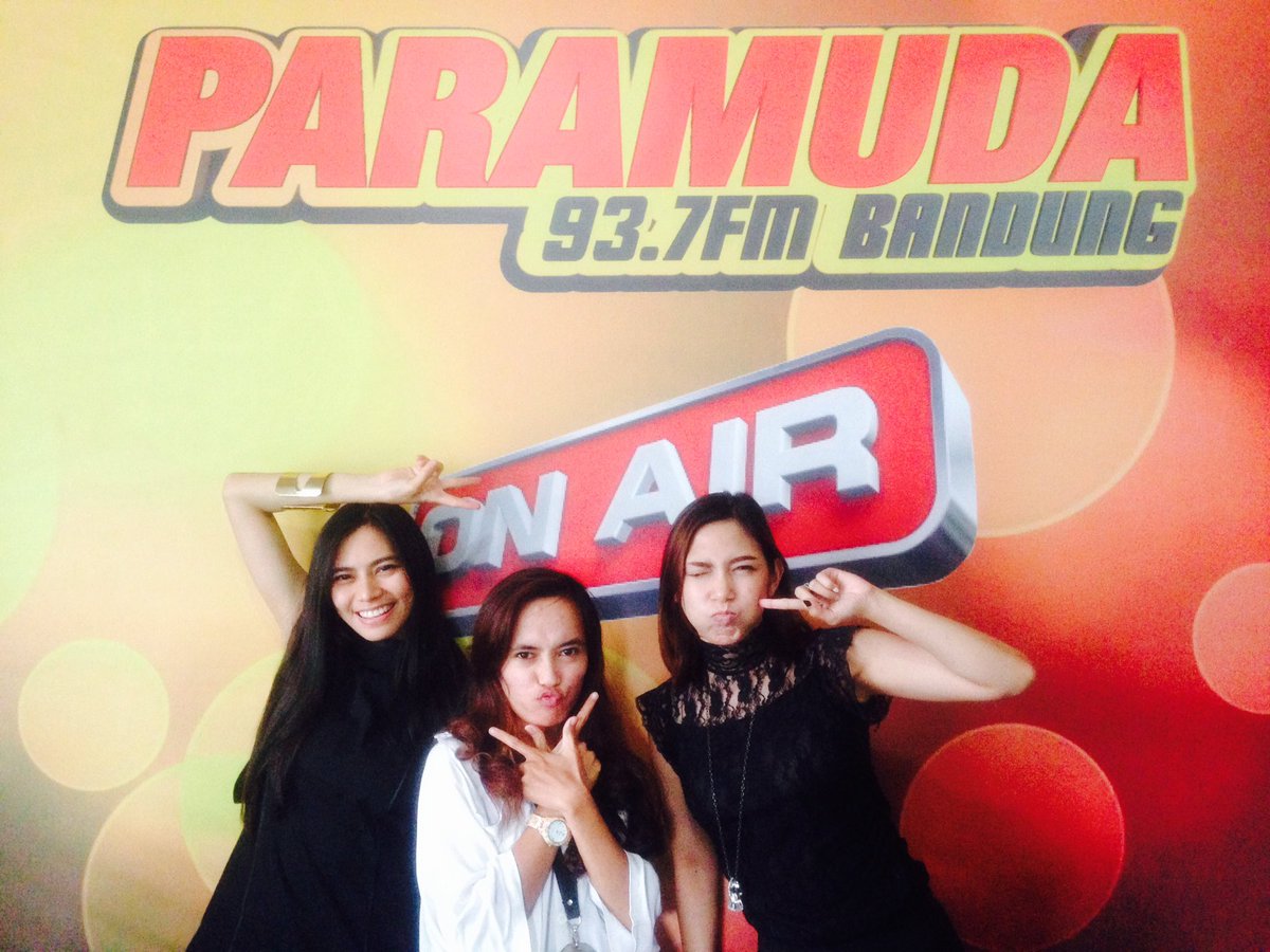 ParamudaRadio's tweet photo. mksih @icons_idn udh ke studionya paramudaradio. #breaktime #IconsDiParamuda https://t.co/bGal7rBHrl