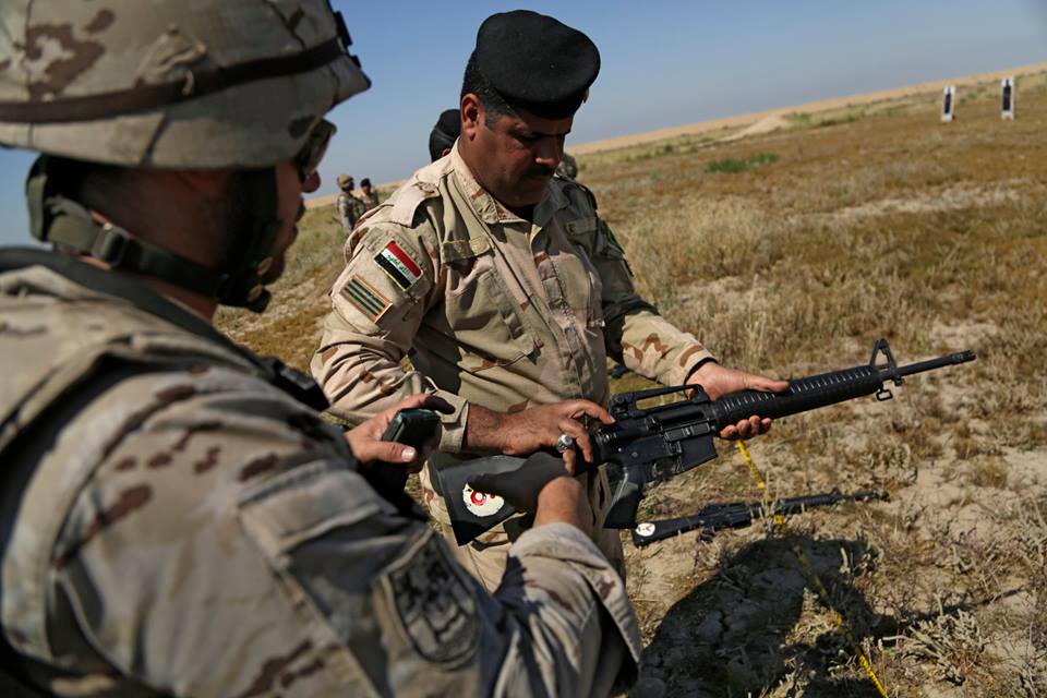 تدريبات الجيش العراقي الجديده على يد المستشارين الامريكان  - صفحة 3 CgYzoDbWIAAt8P6