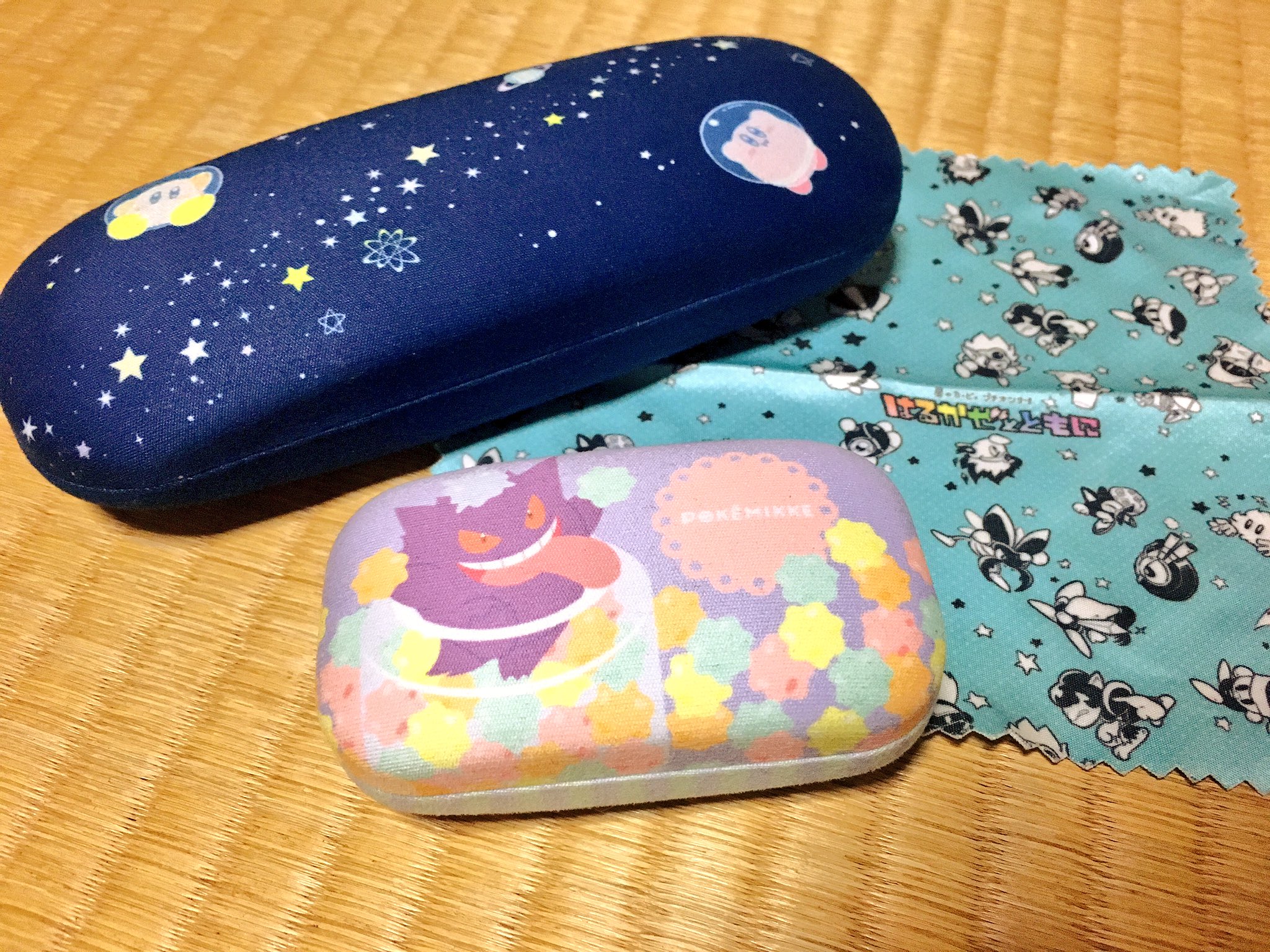 3雲 こないだポケモンセンターで買ったコンタクトレンズケースが重宝している メガネケースのコンタクトレンズケース 版って感じの 今まではメガネケースに眼鏡と一緒に無理矢理入れてた T Co R1ysrcf4ou Twitter