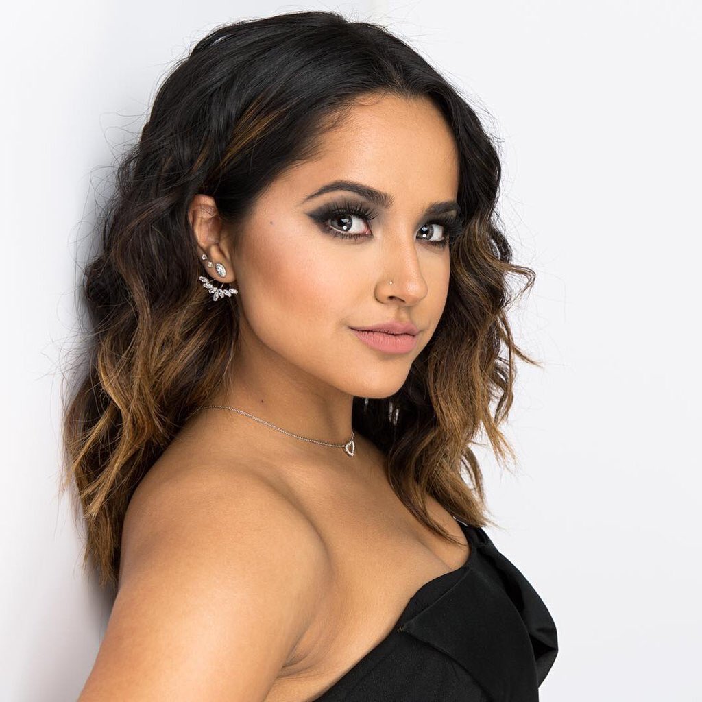 2. Short Bob Hairstyle, a.k.a. Outgrown Undercut Style:The Wig is Straight With a bob style in the End to Make a Natural Look, Very Easy and Invisiable to Wear. The Hair is Soft, Tangle Free, Shedding Free.