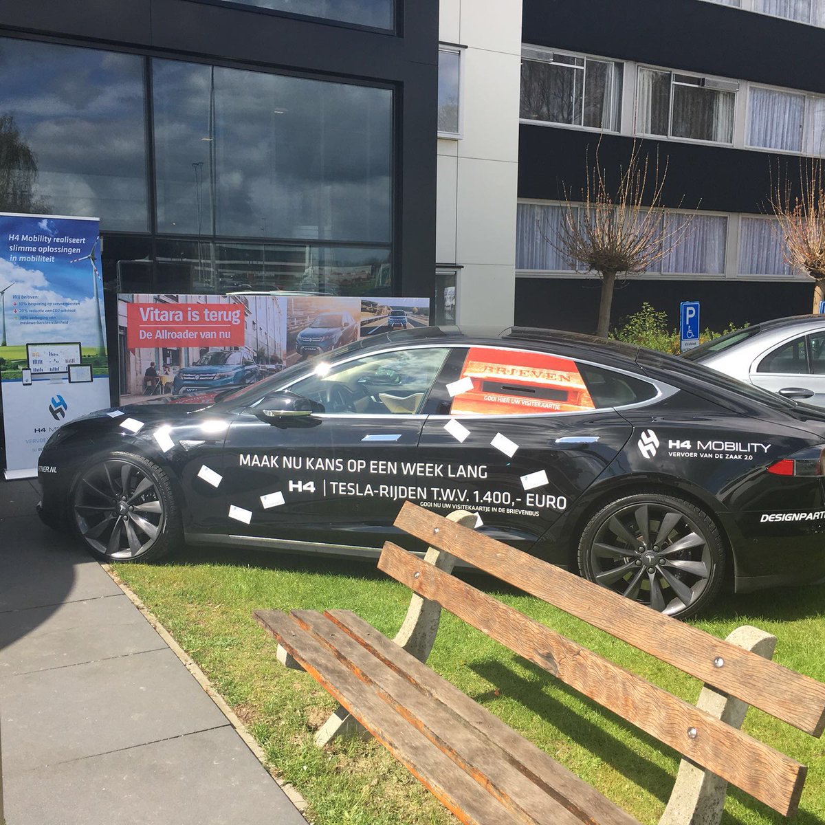 Zien we u vanmiddag op <a href="/DeNetwerkvloer/">De Netwerkvloer</a>? Visitekaartje in de Tesla-brievenbus = kans op 1 week gratis rijden!