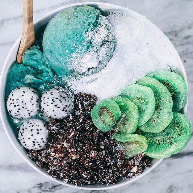 Good morning! Yummy creamy mermaid coconut bowl by @bysaber #plantlife ift.tt/23W4p7g