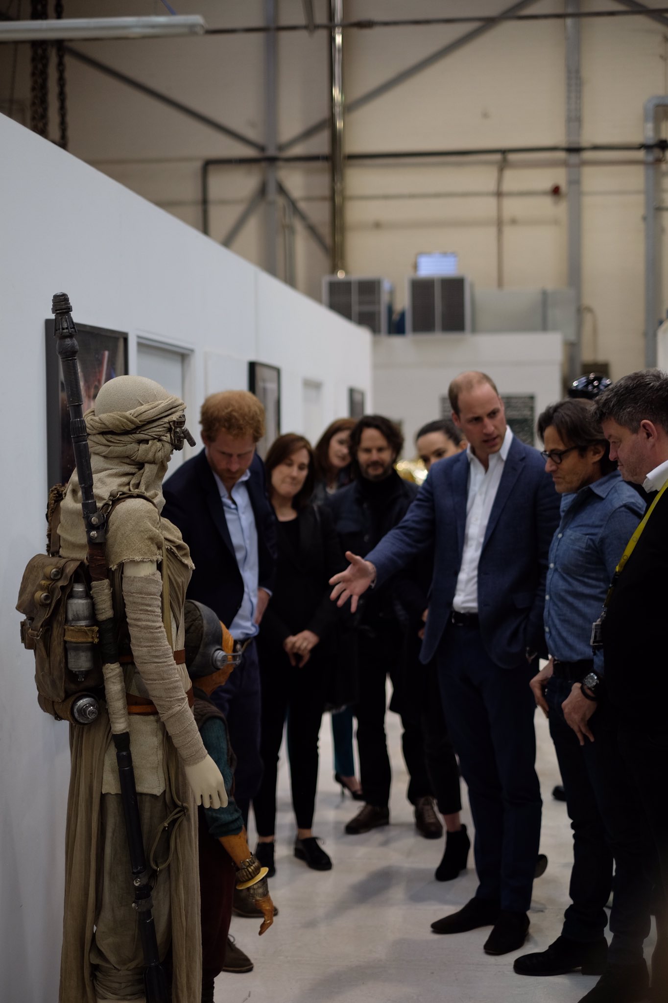 CgZ92bxW4AAnBEE.jpg:large