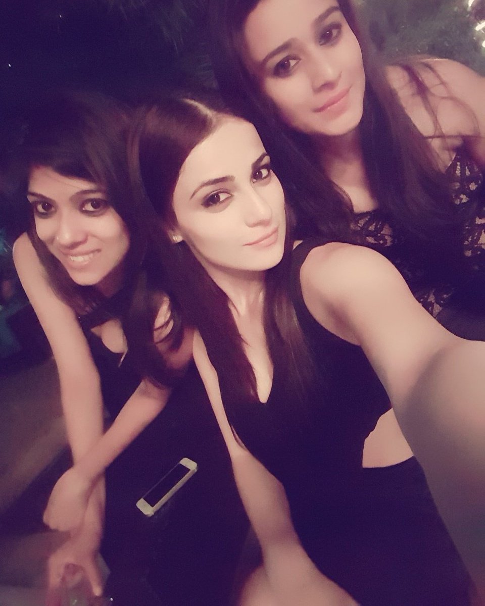 radhikamadan01's tweet photo. Let the fun begin!
#sanchidishaadi😆 https://t.co/R0SXYC5vbU