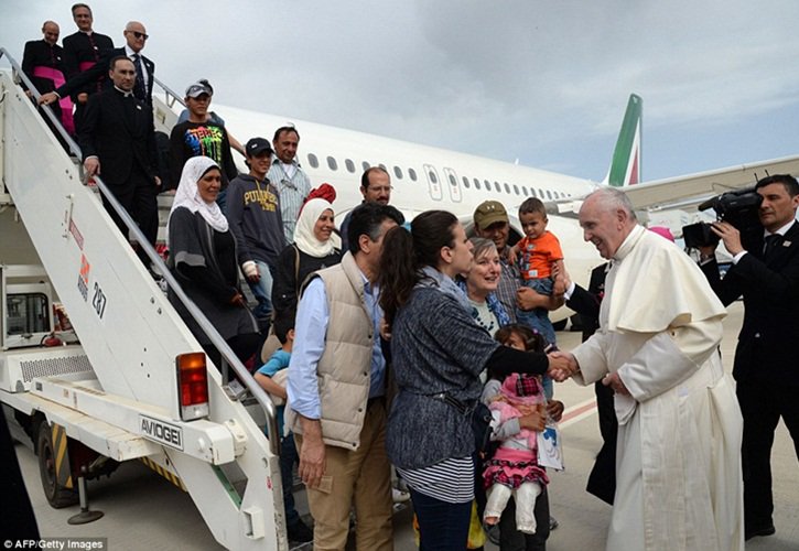 Onze partner in Rome Saint’Egidio zorgt voor de vluchtelingen die paus Franciscus heeft meegenomen naar het Vaticaan