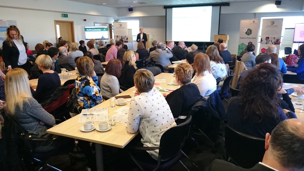 kurtstat's tweet image. Standing room only as @lawson_dawn kicks off #PFHackSheffield!