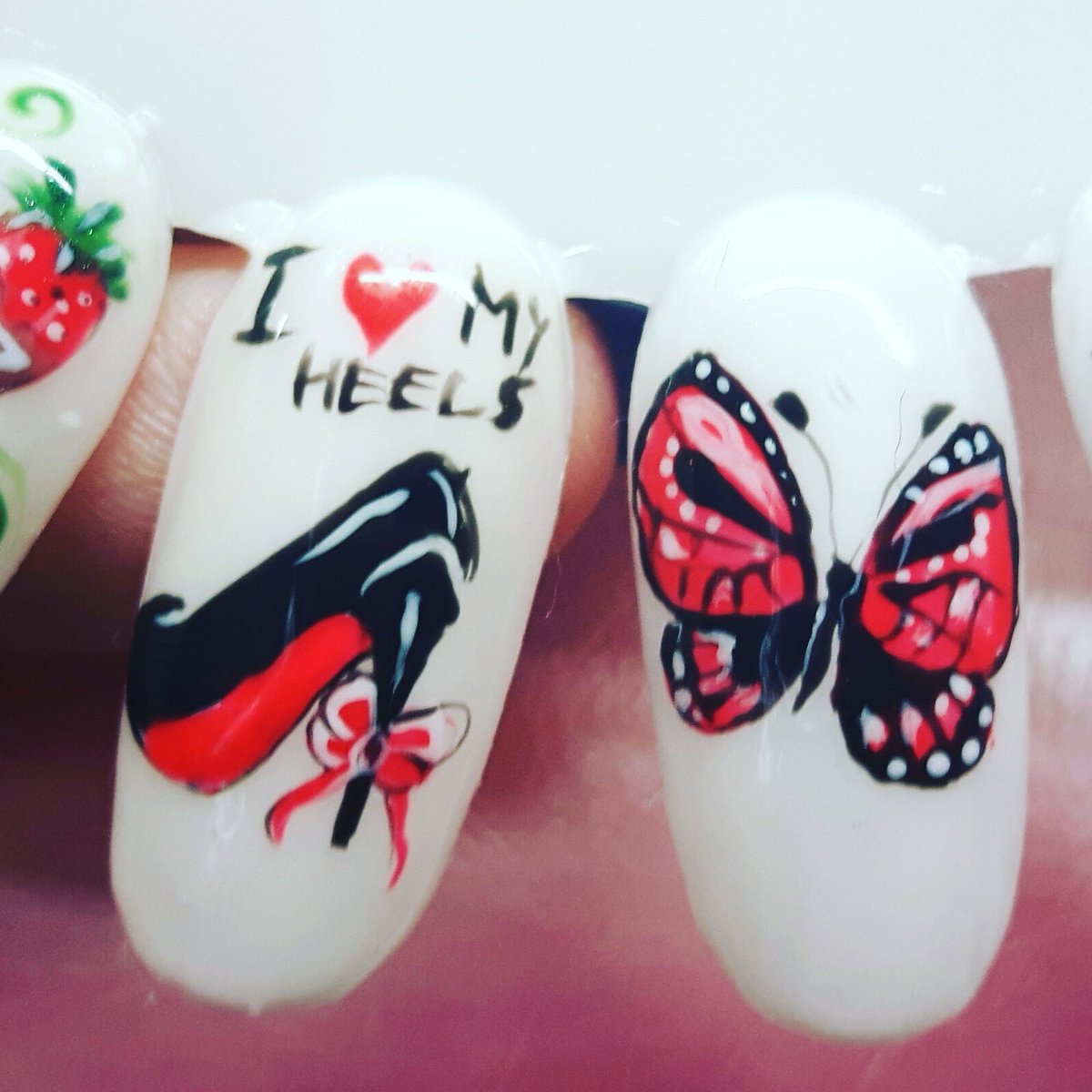 BaskaKosinska's tweet photo. #semilac #nailart #butterflynails #liveheels #Strawberrynails https://t.co/c6Cr909DQf