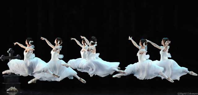 Bordeaux's tweet photo. Tous à l'Opéra les 7 et 8 mai. Animations et découvertes au Grand Théâtre. Réservez : https://t.co/WWg054Xl41 https://t.co/Hg7s8xL7IC