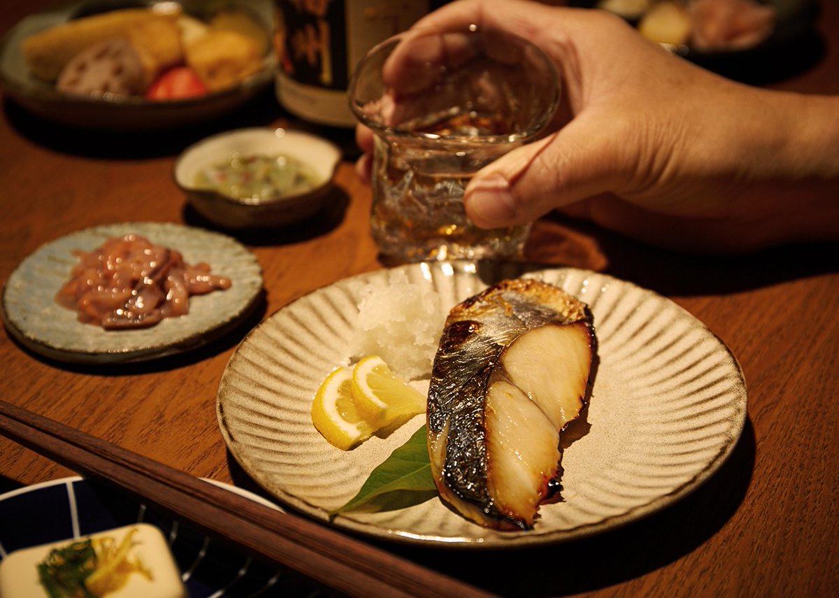 ソムリエ ギフト V Twitter 魚の向きって 気にされますか 焼き魚の向きって 頭が右 左 ご存知ですか 今の時代 食べやすい方で食べたりするのかな 昔の習わしが変わってきてる時代 あ これは切り身なんでカンケーないんですけどね うふふ 西京漬 ソムリエ ギフト V Twitter 魚の向きって 気にされますか 焼き魚の向きって 頭が右 左 ご存知ですか 今の時代 食べやすい方で食べたりするのかな 昔の習わしが変わってきてる時代 あ これは切り身なんでカンケーないんですけどね うふふ 西京漬