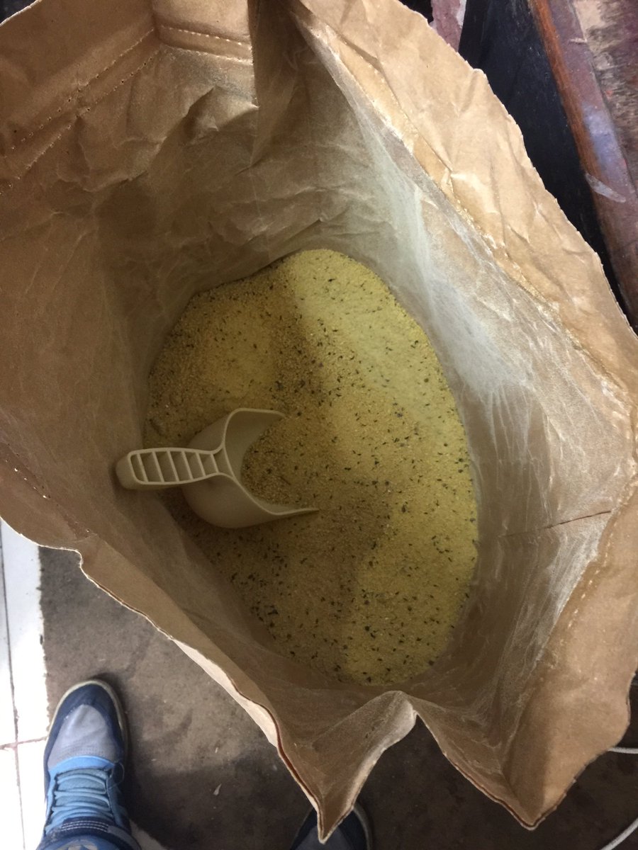 turnerbaits's tweet photo. Working through a sack of @RobinRedTM  nectorblend such a great birdfood ingredient one of my favourites https://t.co/BuzR5jGa2y