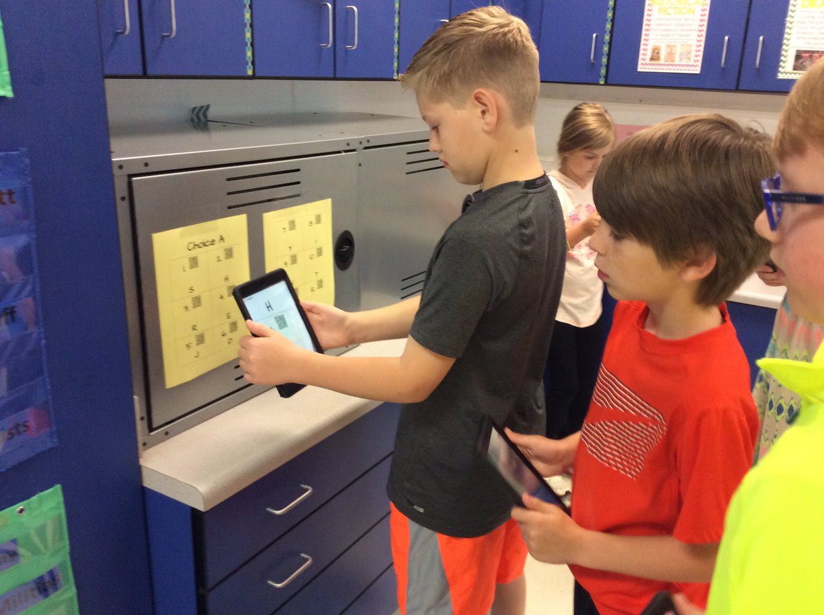 MrsBarnhill4's tweet photo. Using QR codes to "crack the code" in reading! Thanks @MsWilkieb! @pvespride https://t.co/EXES32ZJav