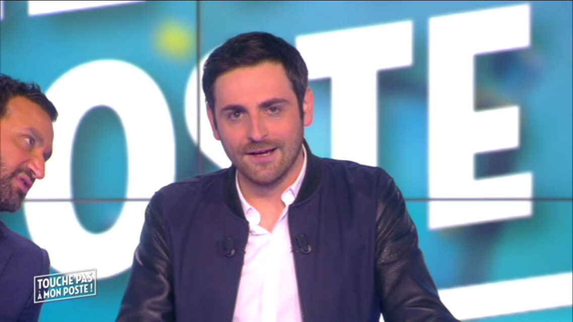 Combalistas's tweet photo. Préparez vos lunettes de soleil, @CamilleCombal va vous éblouir encore une fois dans 4, 3, 2, 1... 😍😎
#UneDoseDeCam https://t.co/5zVl9GVwXU