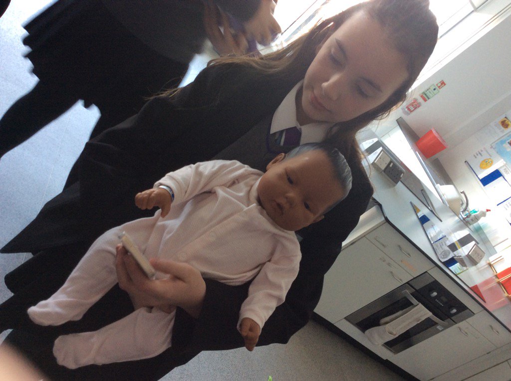 NewmanRCTandT's tweet photo. Look who y7 found in Food Tech! #realcarebaby as we discussed importance of healthy eating #reality #eatwellguide https://t.co/35VYfuONIU