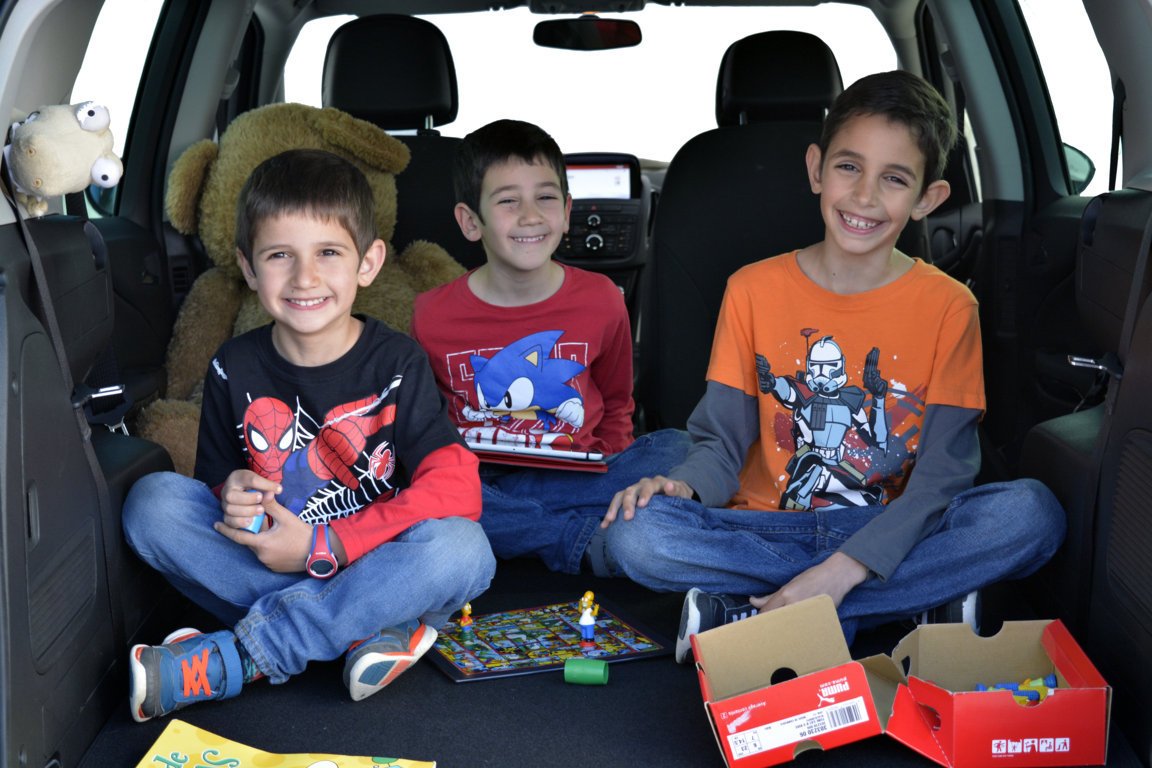 CocheyFamilia's tweet photo. Gracias al sistema #Flex7 del @Opel_Spain #Zafira encuentran muuucho espacio para jugar :-) https://t.co/pwikTJsISK https://t.co/CjH2qHH3ta