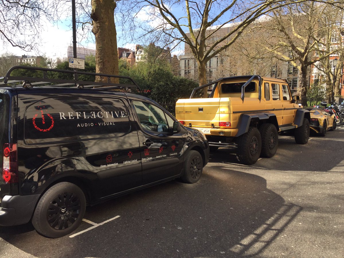 harbourautomate's tweet image. Parking is a bit tight outside our Knightsbridge project. #reflectiveav
