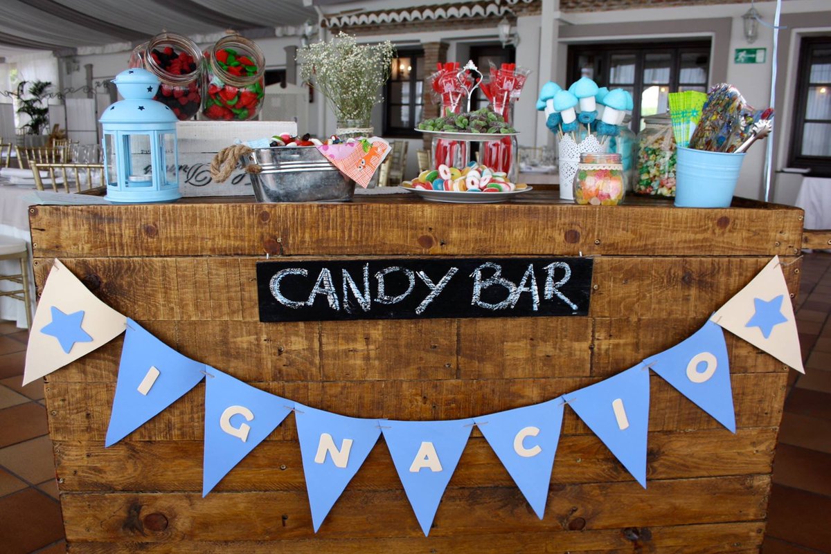 Hoy os mostramos el carrito que preparamos para la comunión de Ignacio, sencillo y con detalles en celeste🎈#candybar