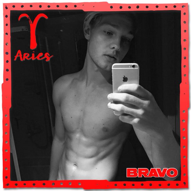 Bravoxti's tweet photo. Pásate por tu #horóscopo (@niclasbenjamin ) https://t.co/Z3Fsvlid5W  
¡También en el móvil! https://t.co/j1xPIIX71E https://t.co/e52JonIHTS