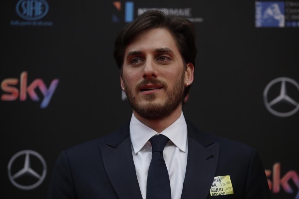 SkyTG24's tweet image. La mobilitazione per Giulio #Regeni protagonista sul palco dei #David2016: sky.tg/1m9j