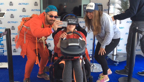 CapgeminiEngFR's tweet image. L&apos;animation #OcculusRift bat son plein sur notre stand de la @ccedhec ! Et vous, relèverez-vous de le défi ? #CC48