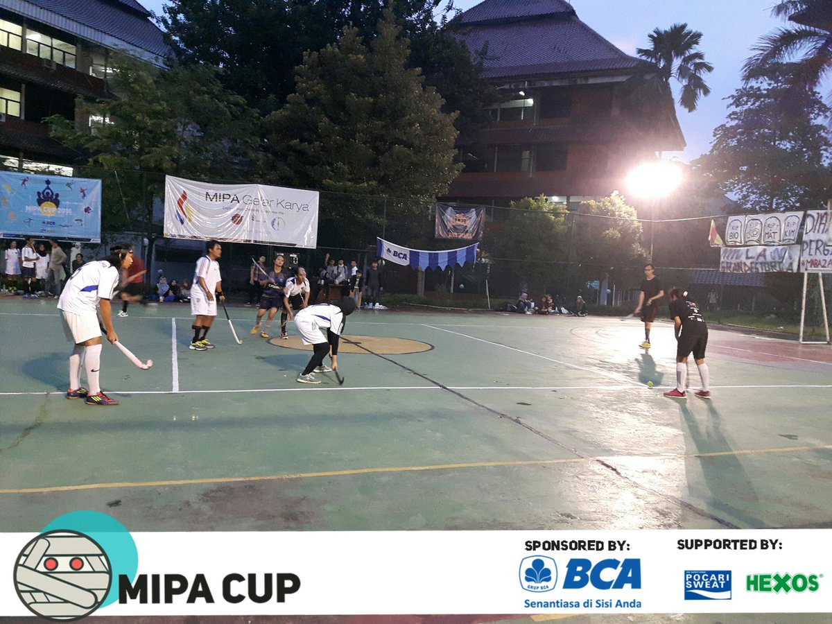 [PERTANDINGAN HOCKEY MIPA CUP]

Pertandingan hockey babak 1 selesai! Skor sementara: Geografi (1) vs Biologi (0)