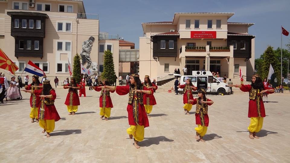 Mishermayl (@mishermayl) on Twitter photo 1st time young Pakistani girls perform at Childrens Festival in Turkey with <a href="/CIOFF_NGO/">CIOFF NGO</a> <a href="/aliaftabsaeed/">Ali Aftab Saeed</a> <a href="/Madihaagul/">Madiha Gul</a> 1st time young Pakistani girls perform at Childrens Festival in Turkey with <a href="/CIOFF_NGO/">CIOFF NGO</a> <a href="/aliaftabsaeed/">Ali Aftab Saeed</a> <a href="/Madihaagul/">Madiha Gul</a>