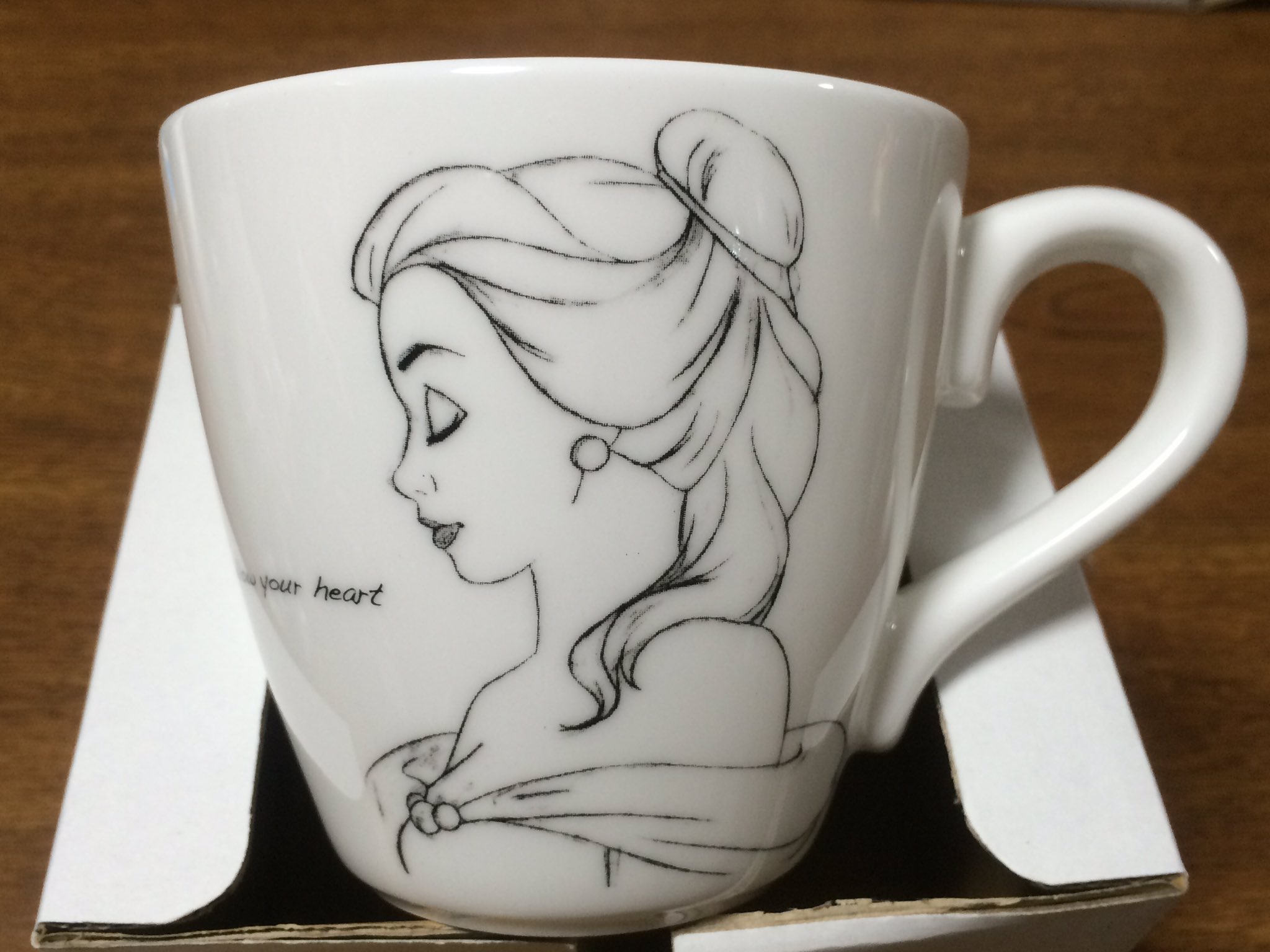 サク グッズその4 ベルと白雪姫のマグカップ 白雪姫は母リクエスト ベルの横顔が可愛くて美しくて凛々しくて尊い 寄りすぎて上手く撮れなかったけど ディズニープリンセスとアナと雪の女王展 プリンセス展 T Co Xrj4psjg7m Twitter