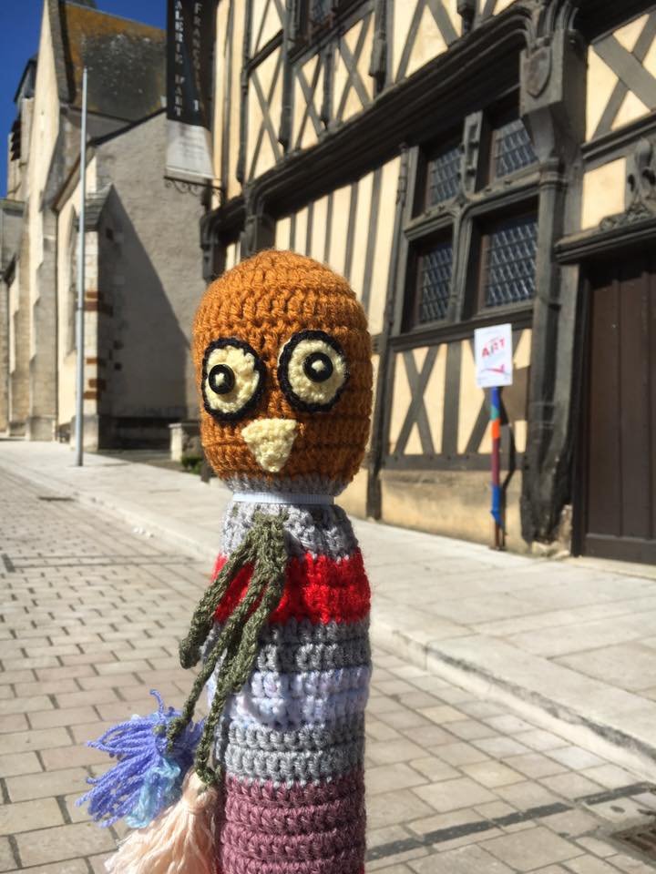 gfrancois_1's tweet photo. Le knit Art s'installe à #aubigny dans le cadre de l'expo #streetart . #yarnbombing #urbanart  #streetartaubigny https://t.co/HuZeyEzTv6