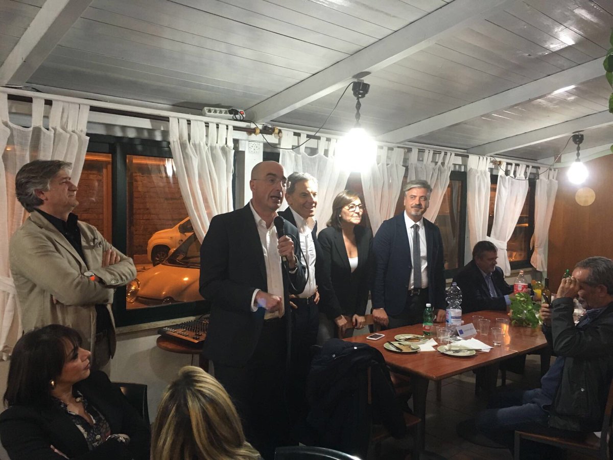 renatapolverini's tweet photo. Ora a Napoli per @GianniLettieri Sindaco di #Napoli con @_PaoloRusso_ @forza_italia https://t.co/GgfhBsOlvt