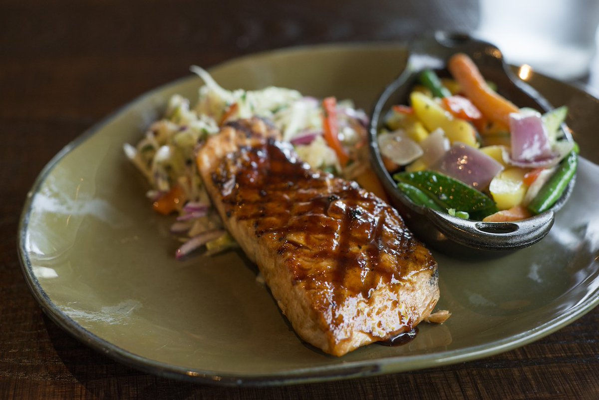 Q39KC's tweet photo. Our salmon filet is served with jalapeno-cilantro slaw and seasonal veggies. #KCBBQ #salmonfilet #KCMO https://t.co/OW5koCMvCW