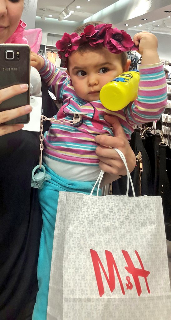 Tidapar's tweet photo. Mi hermana es más blogger que toas vosotras juntas. #itgirl https://t.co/f1CvkunMyn