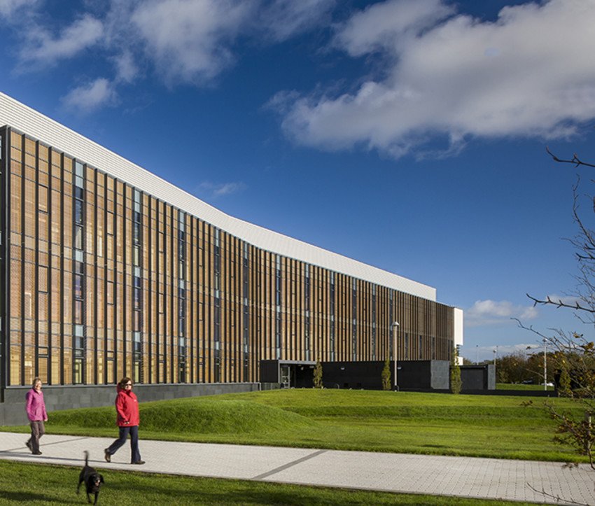 architectmag's tweet photo. Biosciences Research Building by @payettepeople w/ Reddy. 2016 @AIA_COTE Top Ten. https://t.co/5aqX6NNeCq https://t.co/6Lle21rtgV