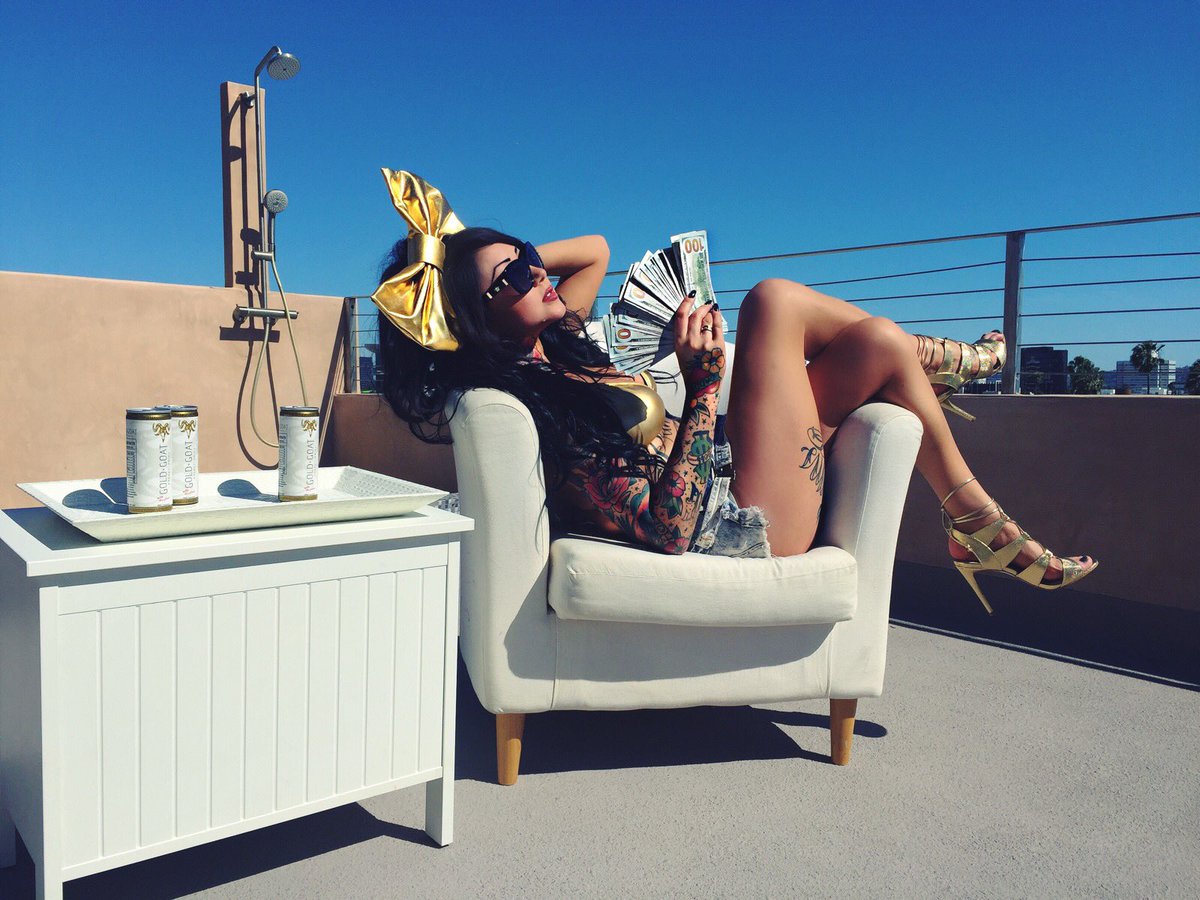 MELISSAMARIE's tweet photo. You gettin' mad. I'm gettin' rich. https://t.co/3Hdbyxntcc