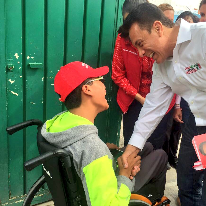 omarfayad's tweet photo. Me llena de alegría conocer a chavos como Alan. Voy a trabajar por un #Hidalgo con inclusión y justicia para todos. https://t.co/DreP4LJs66