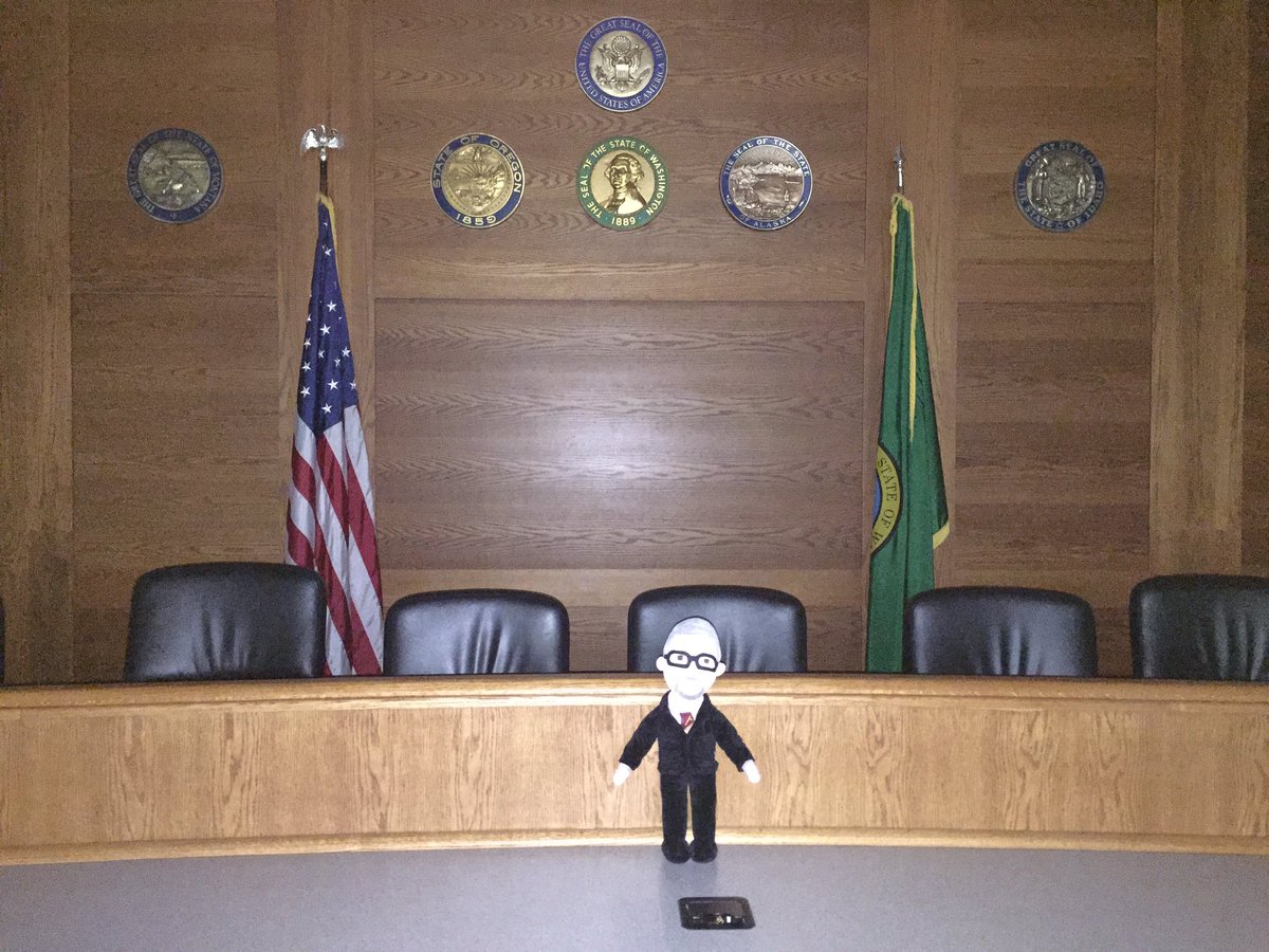 NeckTieBob's tweet photo. Back to my alma mater! #GonzagaLaw #SchoolTie https://t.co/9gD2efVTNg