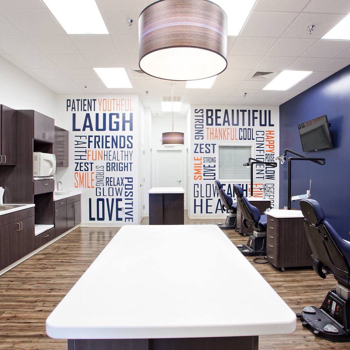 BarbourSpangle's tweet photo. Words on the wall send positive thoughts to patients &amp; staff! #bsdproject #healthcaredesign @seascapelamps https://t.co/4jVVAdLDxo