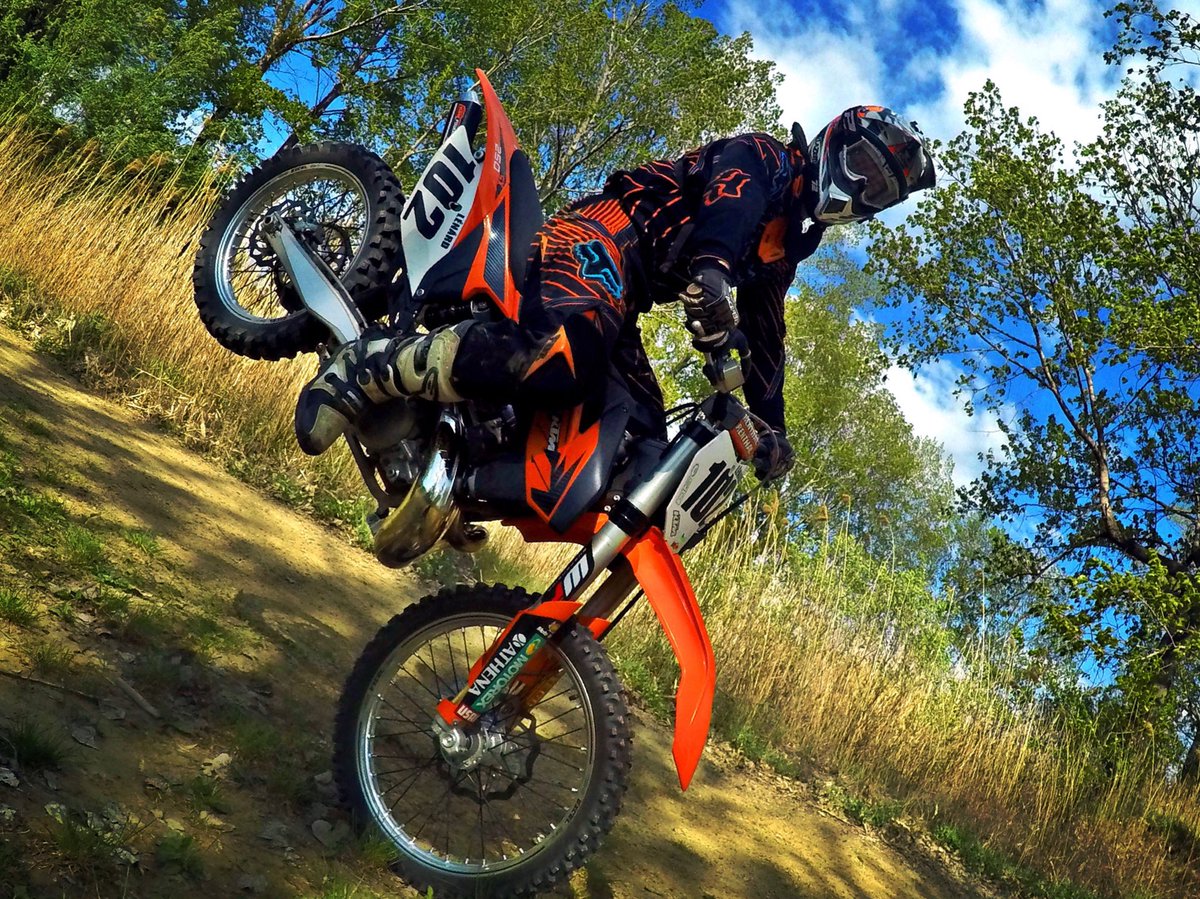 lenard915's tweet photo. Wrong wheel or not?
#rideordie #motocross #mx #motocrosslife #motocrossrider #mad #dirt #lazer #foxhead #foxheadinc https://t.co/MCKH4XWZxs