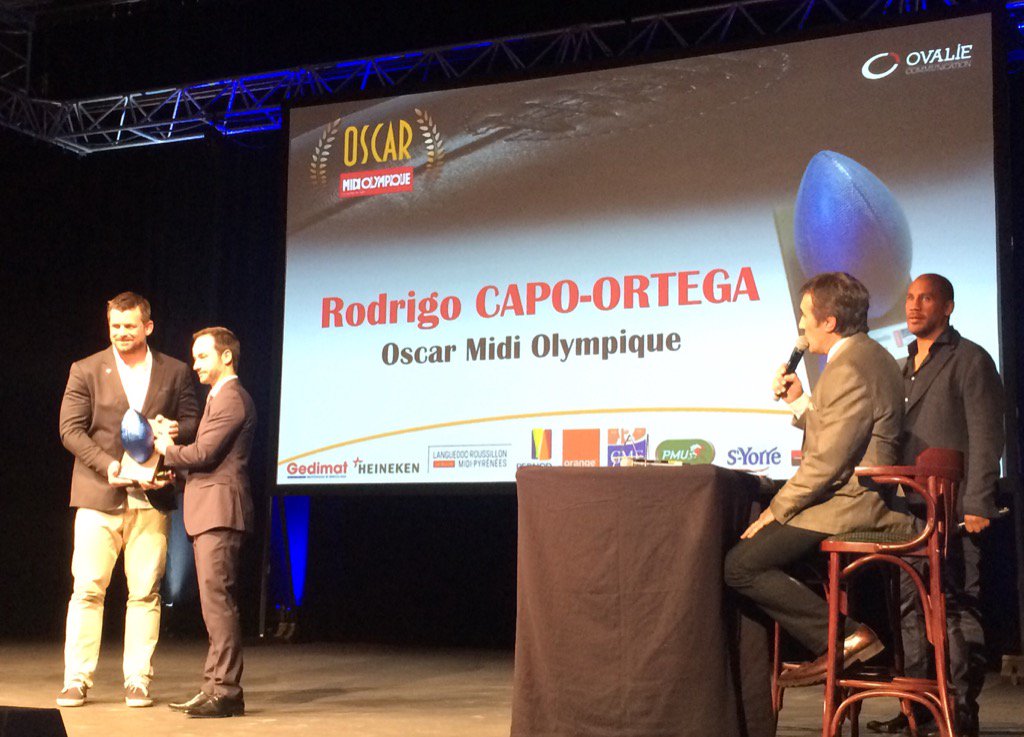 CastresRugby's tweet photo. Beaucoup de monde pour célébrer ce soir notre capitaine Rodrigo Capo Ortega qui reçoit un Oscar Midi Olympique! https://t.co/t83Q9NY7fA