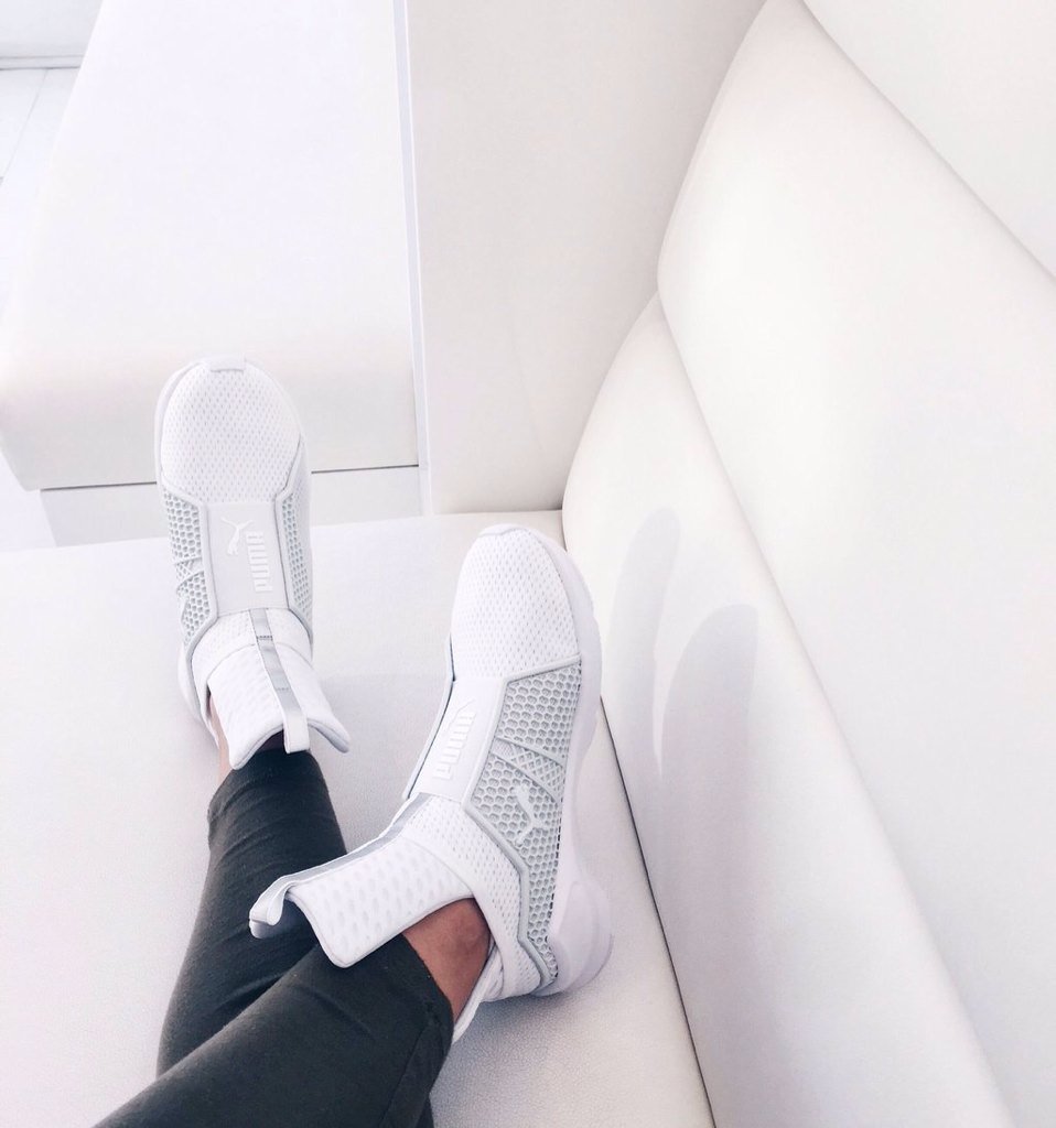 DamianFenty's tweet photo. All white ☁️
#pumabyrihanna
#leadcatfenty
#thecreeper
#thetrainer https://t.co/hgkWDXKfZP
