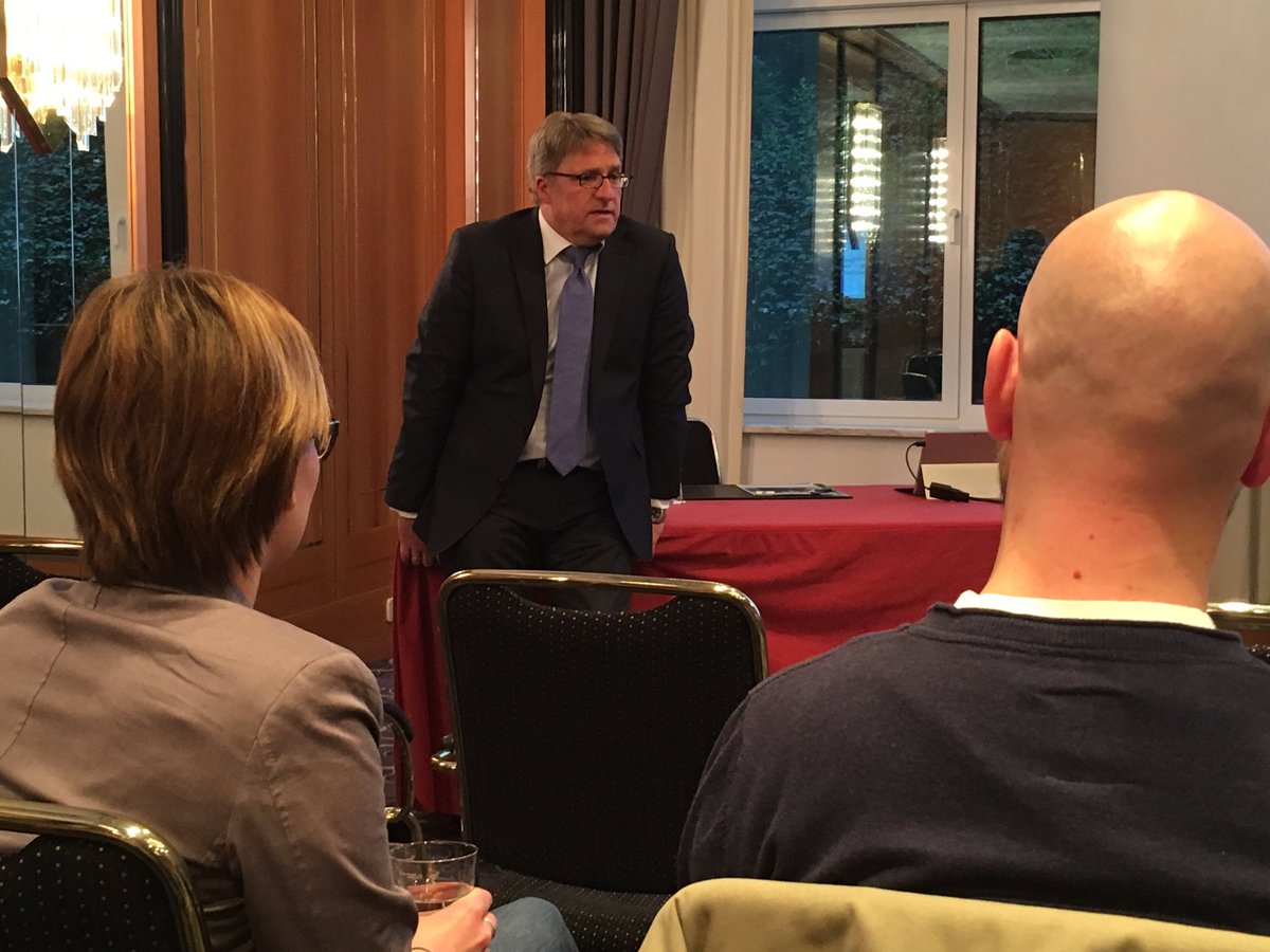 Breos_Stuttgart's tweet photo. #BusinessIntelligence im Hotel... R. Halla beim kick-off der @tableau user group #Stuttgart #TUG_STR https://t.co/2MRIpS1PSM
