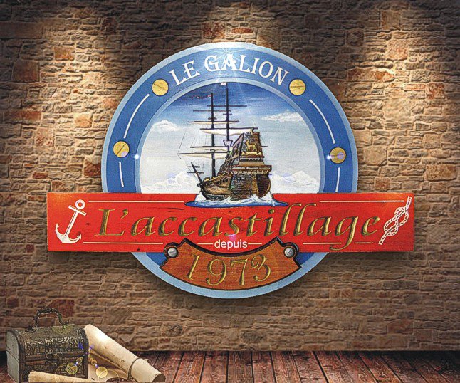 sascombigraf's tweet image. Cette enseigne en épicéa est plus encienne, elle marque le tout début de notre entreprise de gravure relief.