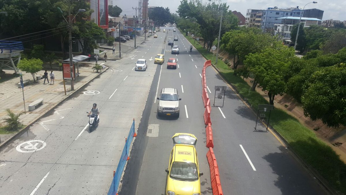 MovilidadCali's tweet photo. Inició hoy cierre de dos carriles de la autopista sur entre cra 64 y 66, por obras de @EMCALIprensa https://t.co/MG4Xk3OK1H
